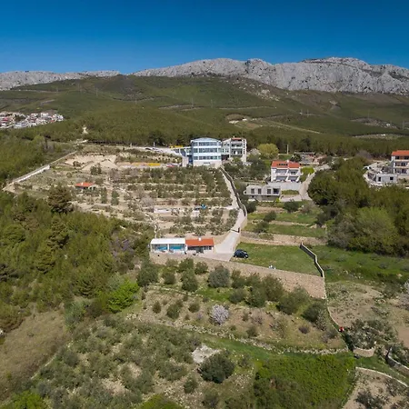 Schoene Steinvilla Divino Mit Pool Und Ausblick Zrnovnica