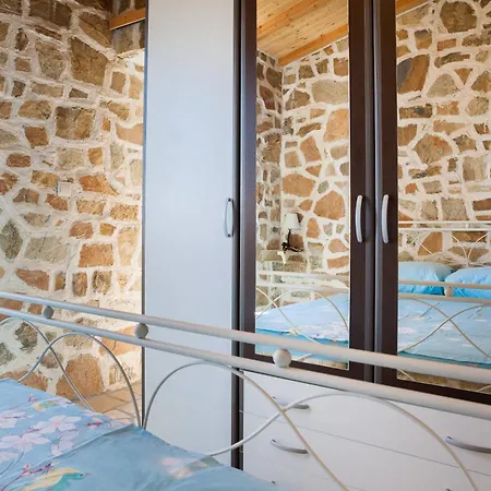 Schoene Steinvilla Divino Mit Pool Und Ausblick Holiday home Zrnovnica