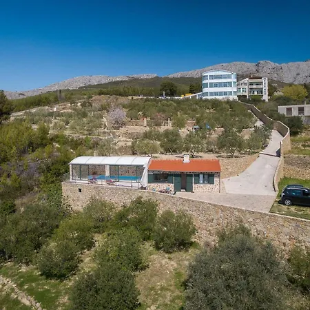 Holiday home Schoene Steinvilla Divino Mit Pool Und Ausblick Zrnovnica
