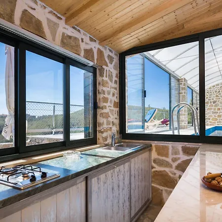 Schoene Steinvilla Divino Mit Pool Und Ausblick Zrnovnica