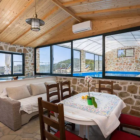 Schoene Steinvilla Divino Mit Pool Und Ausblick
